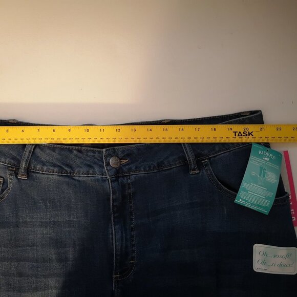 NWT Riders by Lee Ladies Size 24W Mid Rise Capri Length Jeans - Picture 10 of 10